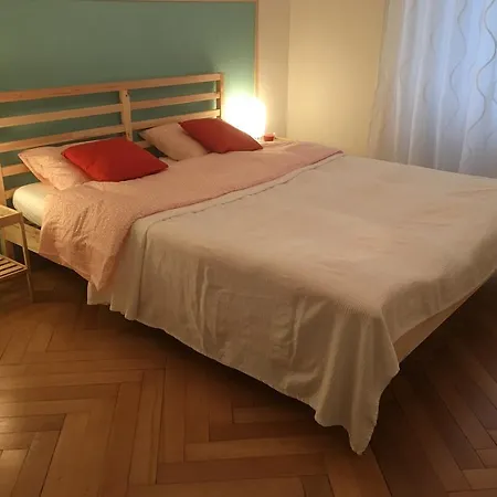 Appartement Douces Heures Avec Parking Couvert Prive Le Locle Exterior photo