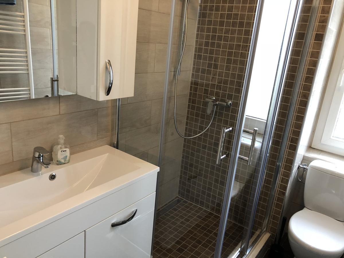 Douces Avec Parking Couvert Prive Apartment Le Locle